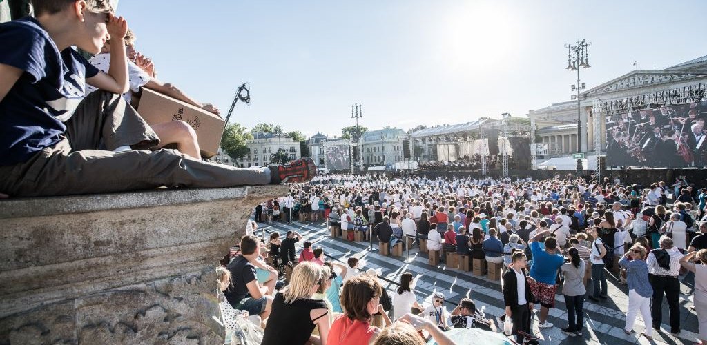 Újra ingyenes szabadtéri koncertet ad a Fesztiválzenekar a Hősök terén