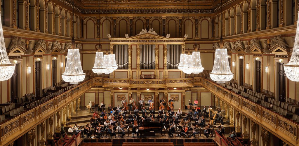 Tour: Vienna, London, Baden-Baden, Hamburg