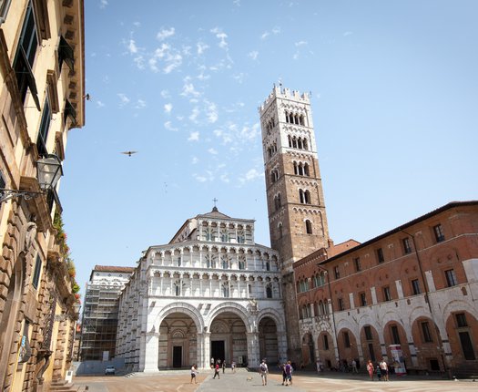PIazza_San_Martino_Lucca_(8189977084).jpg