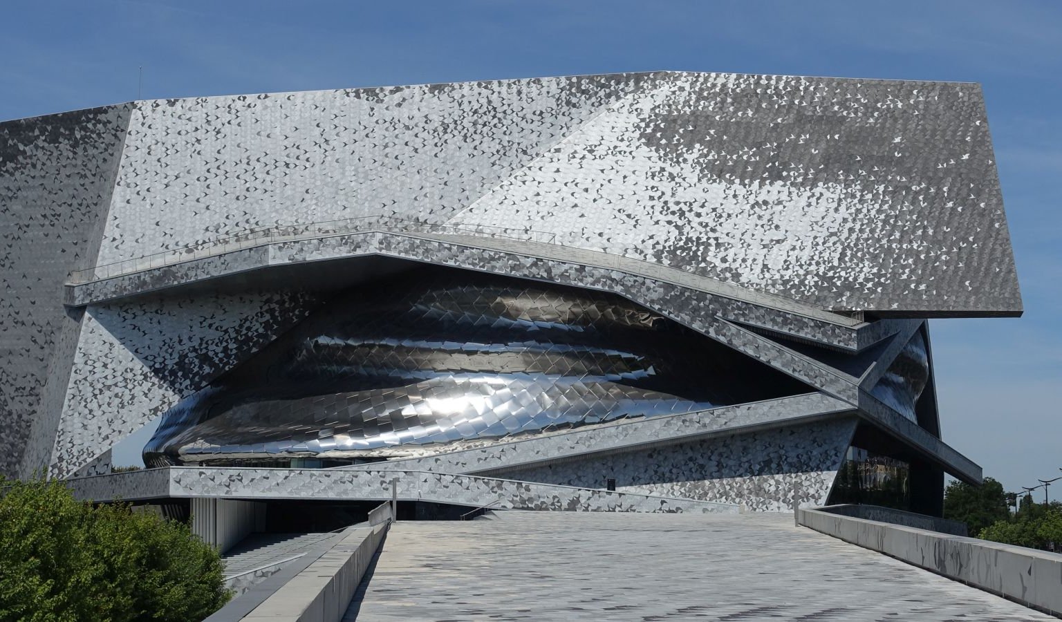 Philharmonie_de_Paris_@_La_Villette_(28341515943)_2000x900.jpg