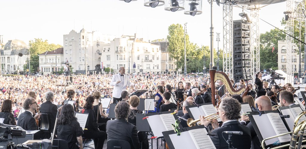 Szombaton a Hősök terén hangzik el először Budapest új nagyzenekari nyitánya