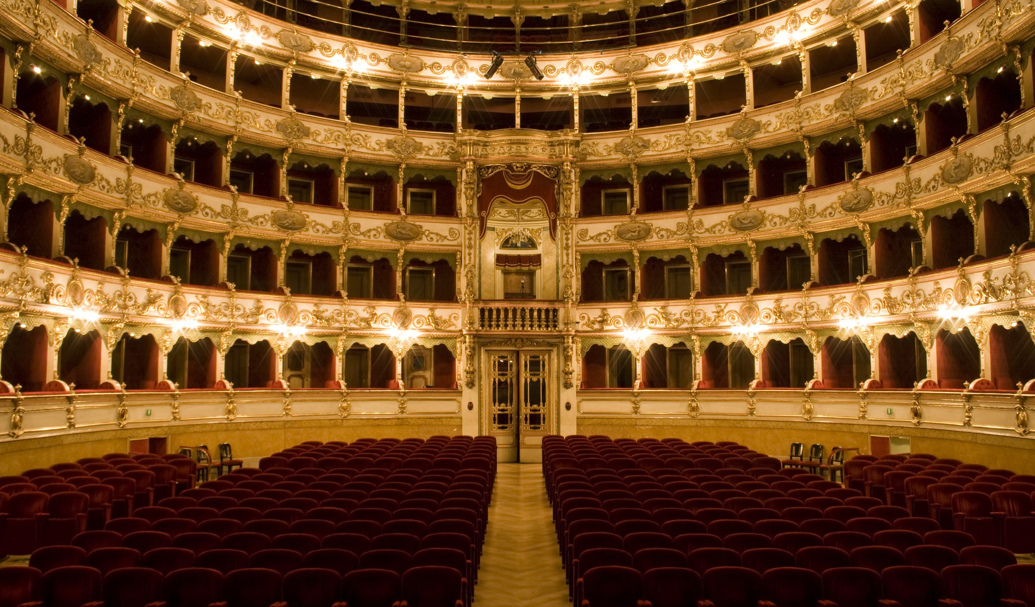 Teatro_Grande_(Sala).jpg
